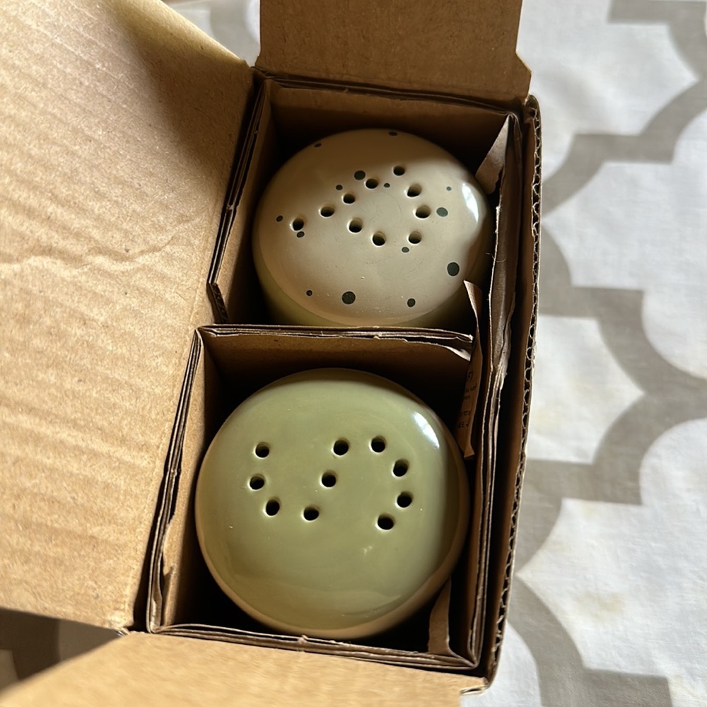 New in Box Darling Spring Salt & Pepper Shaker Set - Picture 4 of 4